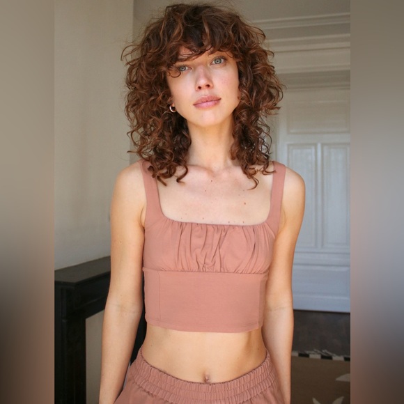 Wilfred Tops - 003 NWT WILFRED Aritzia Orbit Crop Tank in Mocha Sorbet